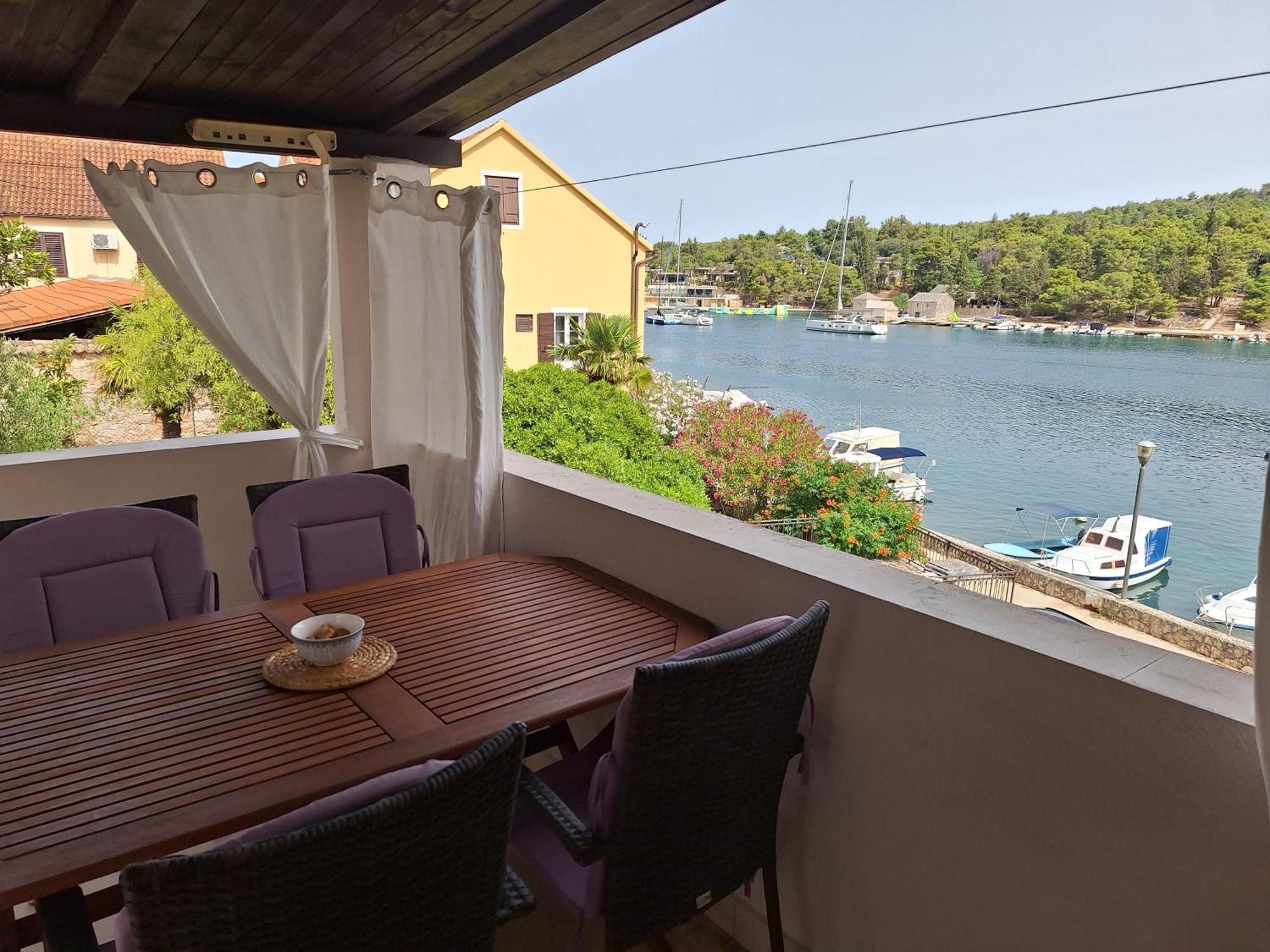 Two-bedroom With Sea View,big Terrase And Garden *